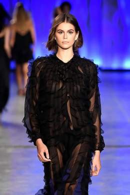 Kaia Gerber Nude LEAKED Pics, Topless on the Runway &amp; Porn