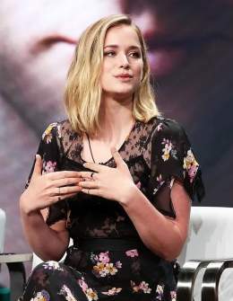 Elizabeth Lail Nude & Topless Pics And Sex Scenes - Scandal Planet