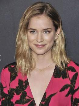 Elizabeth Lail Nude & Topless Pics And Sex Scenes - Scandal Planet
