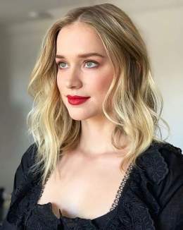 Elizabeth Lail Nude & Topless Pics And Sex Scenes - Scandal Planet