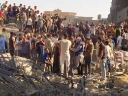 <p> </p> بالصور: شهداء ومصابون جراء استهداف من المدفعية الإسرائيلية غرب مخيم جباليا شمال غزة. <p> </