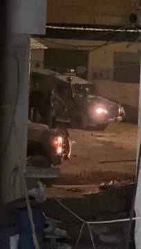 جانب من اقتحام قوات الاحتلال مخيم جنين المستمر منذ ساعات.