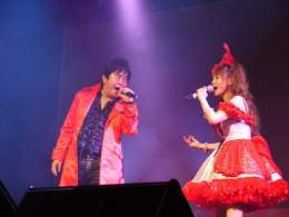 水木一郎アニキがいない世界なんて信じたくない、アニキはまるで眠っているようでした。一緒にゲームしたりご飯を食べたり公私共に本当に娘のように可愛がっていただきました。アニソンで笑顔で繋がる未来にしてくれたのはアニキです。生涯現役で歌い続け愛と勇気を世界に照らしてくれた唯一無二の太陽