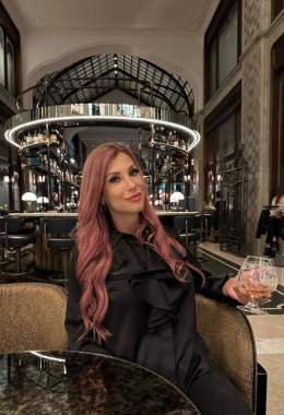 Dubai  I am happy to announce I am back in #Dubai and staying until the end of December. I had a wonderful&amp;eventful summer so I decided to settle down for a bit  Looking forward to meeting old&amp;new friends  Get in touch  hello@shonariver.net  