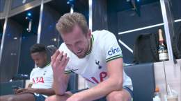 Harry Kane gets a phone call from Antonio Conte in the dressing room after the game