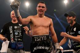 #Бокс. Тим Цзю нокаутом победил Харрисона в бою за временный титул #WBO  Австралийский боец Тим Цзю победил Тони Харрисона в поединке за вакантный временный титул по версии #WBO в первом среднем весе