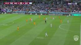 Lionel Messi isn&rsquo;t human. Who else sees that pass.0:04639.5K views
