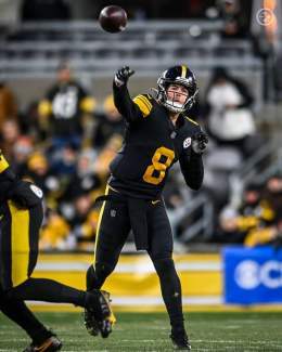 .@kennypickett10 in the first half:    14/19   141 YDS  1 TD