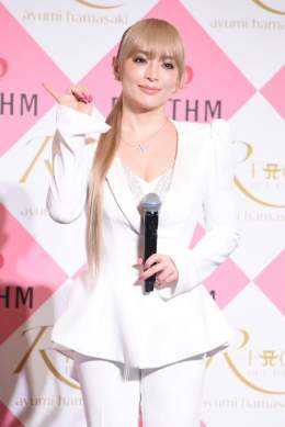 いつものayuちゃんて感じ ロングポニーのayuちゃんめっちゃ好きだし、本当ビジュ2007年辺りの金髪ロングの頃って感じで最高です。 最高の最高の最の高。 #浜崎あゆみ  #ayuDay
