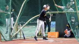 東京ドームでの最後のバッティング練習で確信バット投げを魅せる #糸井嘉男 選手
