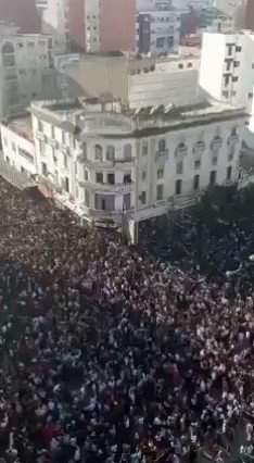 جحافل جرارة خرجت للشارع ليس ضد الغلاء او الظلم او فساد العصابة الحاكمة بل احتفالا بفوز المنتخب الوطني. الڤيديو من قنيطرة #اخنوش_ارحل