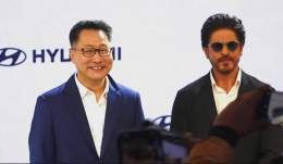 Dashing #ShahRukhKhan at #Hyundai event now   #Pathaan