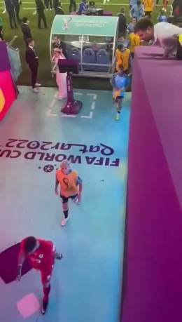 Cavani le encaj&oacute; una pi&ntilde;a al VAR JSJAJSA Se vengo x todos los paise eliminado