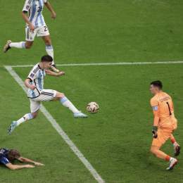 Juli&aacute;n: no se me da el gol  Messi: hace de cuenta que jugas contra patronato Julian alvarez:
