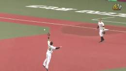 4回表、小幡選手が見事なジャンピングキャッチを披露！ビッグプレーが飛び出す！ #hanshin #虎テレ #阪神タイガース #ARE