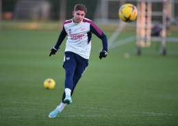 Emile Smith Rowe in training with the rest of the squad.   #ARSNEW