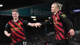 Leeds 1 Man City 3  Born and bred in Leeds, Erling Haaland returned to shred their defence tonight. Leeds United fans reminded him of his roots - and he simply reminded them of his class in front of goal.   @henrywinter