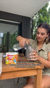 Anzeige. A DAY IN MY LIFE \u2728\u25b6\ufe0f Gut fr&uuml;hst&uuml;cken, um gen&uuml;gend Kraft f&uuml;r den Tag zu haben \ud83c\udf47 \u25b6\ufe0f Cold Energy Tea von @badheilbrunner als fruchtige Abk&uuml;hlung beim Arbeiten! Einfach mit kaltem Wass