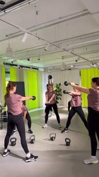 Anzeige. POWER \ud83d\udd25 Ein wundervoller Trainingstag mit @intersport.de und @nikeberlin geht zu Ende & ich bin total ausgepowert und happy ????\ud83c\udffb Wir durften viel &uuml;ber Ern&auml;hrung lernen, hatten einen tollen Mental Workshop und