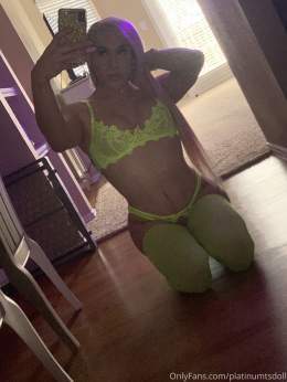 [OnlyFans] platinumtsdoll