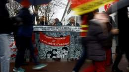 Крупнейшие профсоюзы Пятой республики планируют провести массовые митинги и протесты во всех городах страны против запланированной президентом Макроном пенсионной реформы. Она повышает пенсионный возраст на два года до 64 лет