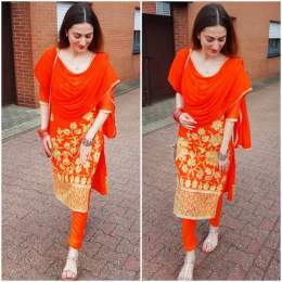 Let's go!  &bull; #Eid2k18 #EidulFitr #orangesuit #traditionaldress #happyday #enjoyyourowncompany #missingturkey #keeponshining #itseid