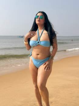 Salty Hair : A Tanned Skin : And a Yatch with Tall & Handsome man 🩷\ud83d\ude3b\ud83d\udc8d is all I need now \ud83d\ude09\u2728 . #twinklekapoor #twinklekapoordoll #goabeach #goabeaches #goa @twinklekapoorr_official \ud83e\uddff🫶\ud83c\udffb . . \ud