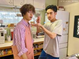 ／ #かしましめし 7話まであと1日 ＼  榮太郎が家に来るということで 今回も気合いバッチリの英治  そして6話に続き、 榮太郎のスプーンが&hellip;！？  #塩野瑛久 #若林拓也  6話見逃し配信中\u266a   7話5/22(月)23:06〜 ※世界卓球中継のため 放送時間変更の可能性あり