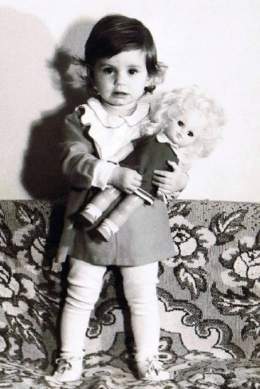 Сегодня 8 февраля 2023 года, этой милой девочке на фото, будущей актрисе,  исполнилось 74 года. Узнали? ))