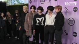 TXT on the red carpet at the #AMAs.  views