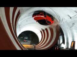 Real 360° Loop Inside a Tunnel With a Chinese SUV (2026 Voyah Passion S)