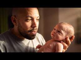 ناس بيربوا عرايس كأنهم اطفالهم الحقيقيين