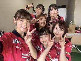 クラップタイム終わり〜（＾&nu;＾）  沢山、手を振ってくれてありがとう 次は桜満開ダンス！！ 絶対踊るぞーーーーーーー٩( '&omega;' )و
