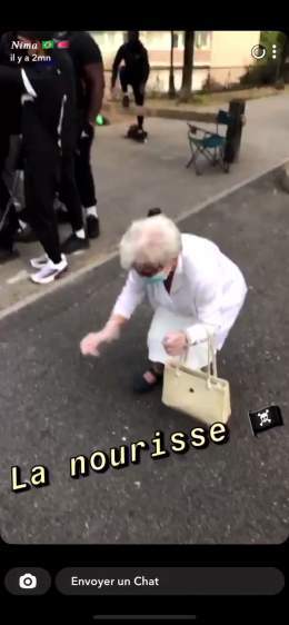 Pepe qui c&eacute;l&egrave;bre avec ses co&eacute;quipiers : #PORSUI