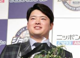 流行語大賞は「村神様」  今年話題になった言葉に贈られる「現代用語の基礎知識選　２０２２ユーキャン新語・流行語大賞」が１日発表され、ヤクルト・村上宗隆内野手（２２）の「村神様」が年間大賞に選ばれた。