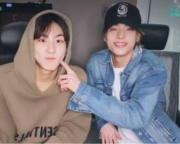 jake poking jungwon's dimple