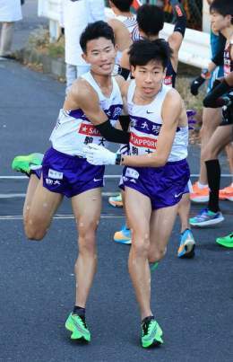 #箱根駅伝  田澤選手の力走え駒澤大がトップに立ちました。エースの走り、番狂わせは許さない――！  \u25bd箱根駅伝の速報はこちら&hellip;１２キロに過ぎに駒澤がトップに  \u25bd「花の2区」ランナー一覧
