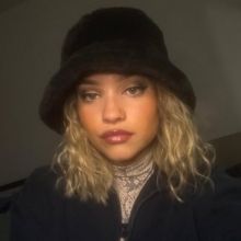 avasright